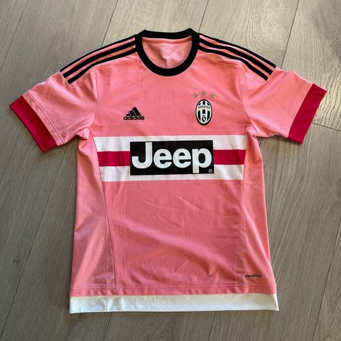 Juventus 2015-16 Bortedrakt selges