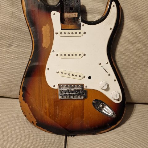 Stratocaster sunburst relic kropp