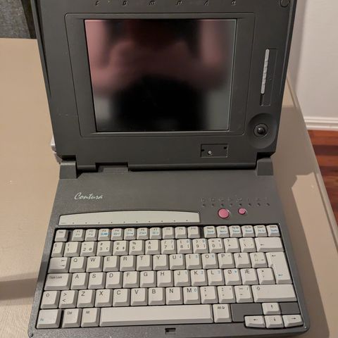 Compaq Contura Retro Laptop