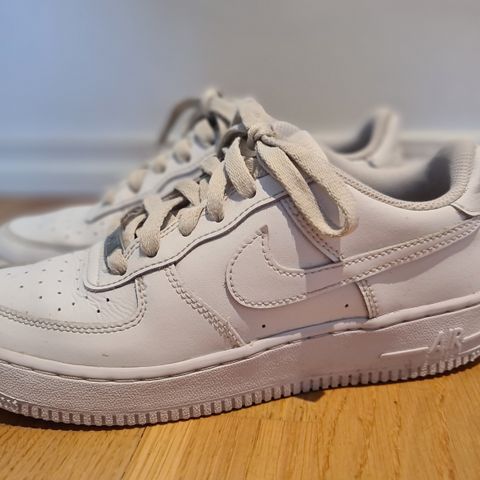 Nike Air Force 1 unisex Joggesko, White. Str 36,5.