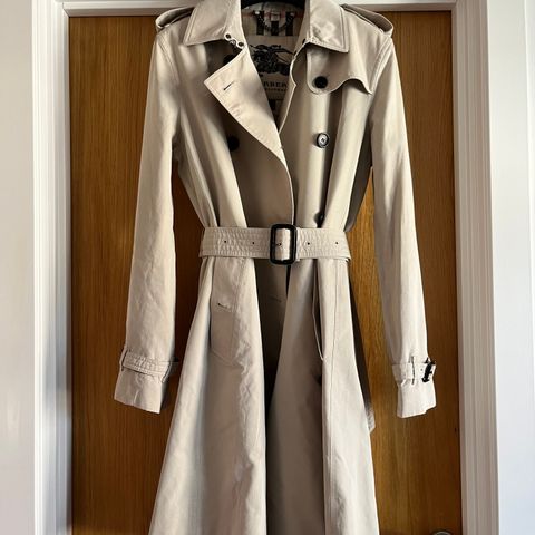 Burberry Trench Coat The Kensington - nesten ubrukt