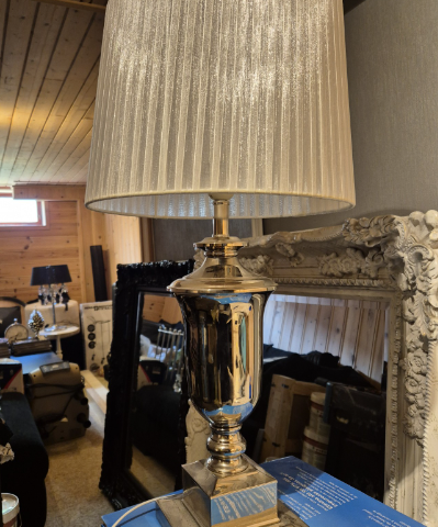 Flott lampe på 70 cm med ekstra ny skjerm