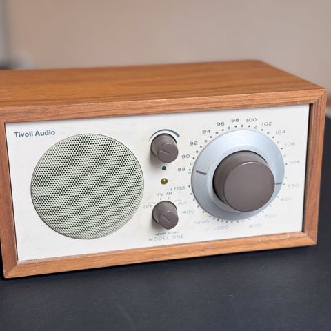 Tivoli Radio - Henry Kloss - Model One - Valnøtt