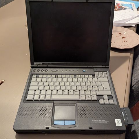 Compaq Armada E500 retro laptop