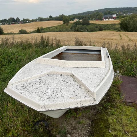 Skrog (båt) gis bort mot rask henting