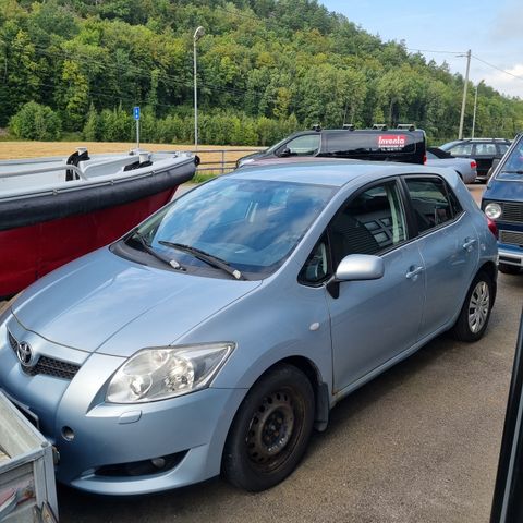 Toyota Auris 2008 1.4 diesel Bakakselen er knekt pga rust