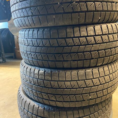 Piggfrie vinterdekk 205/60 R16