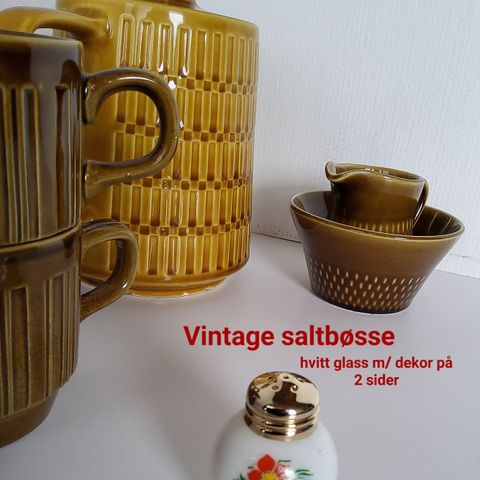 Søt vintage saltbøsse i hvitt glass m/dekor