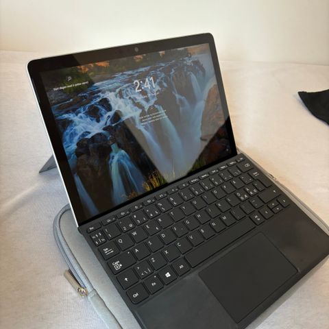 Microsoft surface Go3 2 in 1