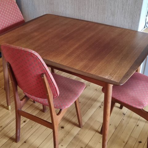 Teak retro spisebord med 6 stoler.