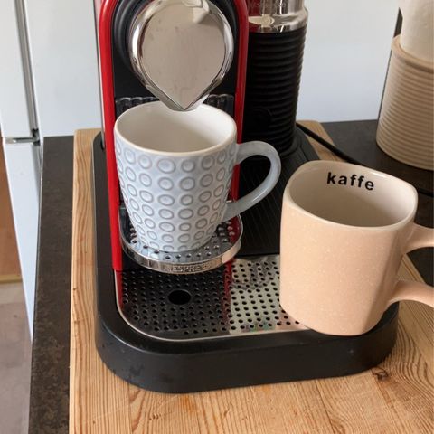 Nespresso Kaffemaskin m/ melkeskummer