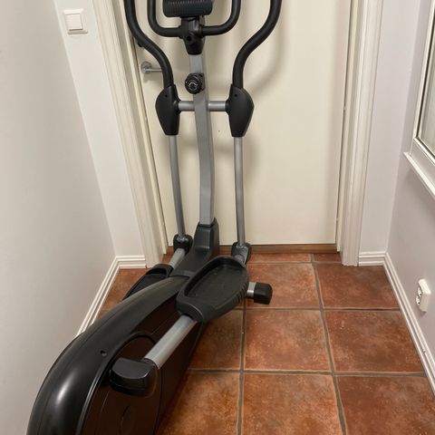 Ellipsemaskin Sportsmaster Crosstrainer E30 svært lite brukt