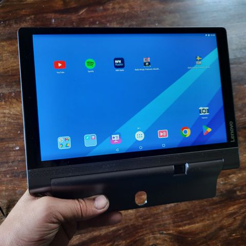 Lenovo Yoga nettbrett med innebygd projektor.