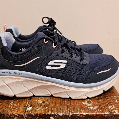 Sketchers D'lux walkers