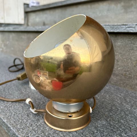 Gullfarget retro lampe fra Fløistad