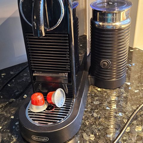 Nespresso Citiz&Milk kapselmaskin By Delonghi, svart