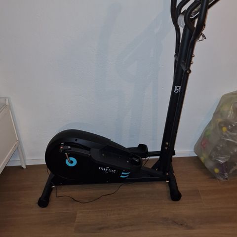 Nesten ubrukt - Titan Life Crosstrainer c35