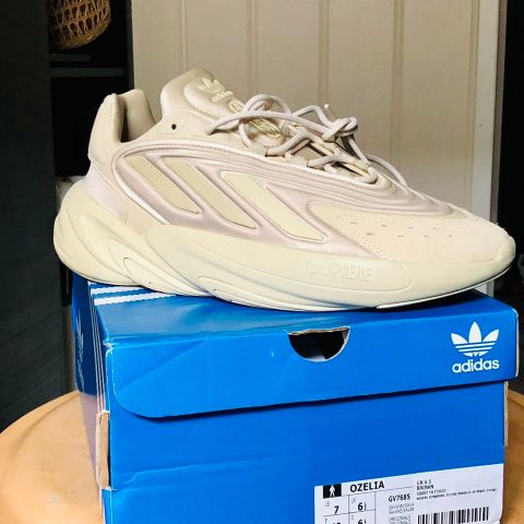 Adidas Ozelia