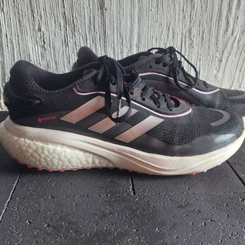 Adidas joggesko