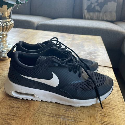 Nike Air Max Thea joggesko str. 35