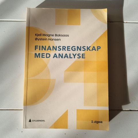 Finansregnskap med analyse