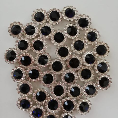 Knapper: Strassknapper/Blingknapper/Sypynt (nr388) - 85 kr for 50 stk