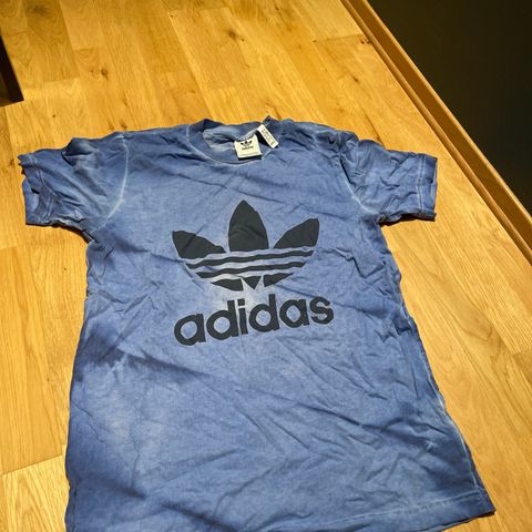 Adidas t skjorte