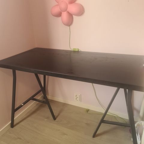 Skrivebord ikea