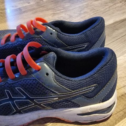 Asics Joggesko str 35.5