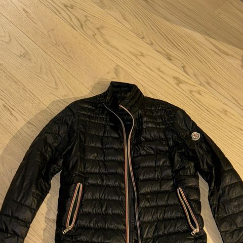 Moncler Daniel lettvektsjakke, str. 4 (L) - Svart