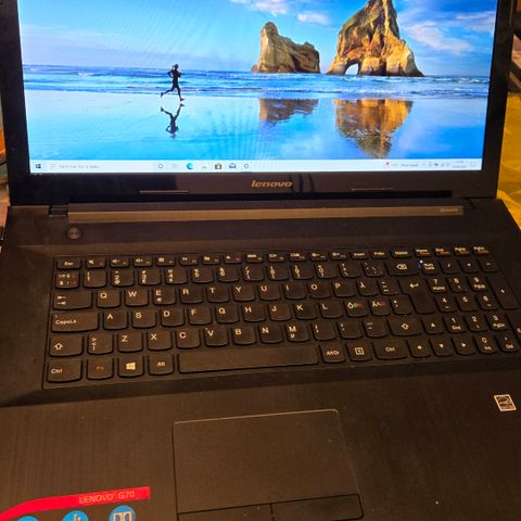 PC  LENOVO 17,5