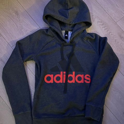 Adidas genser