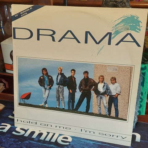 Drama 12"singel Hold on me