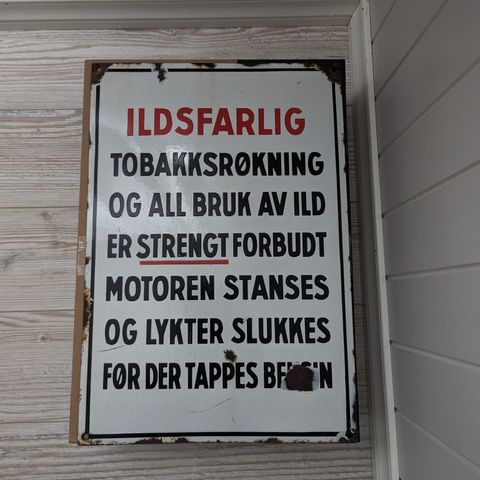 Emaljeskilt ildsfarlig.