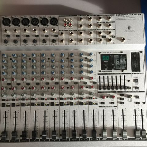 En Behringer MX 1804X til salg