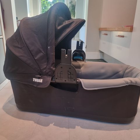 Thule Urban Glide bassinet
babybag svart