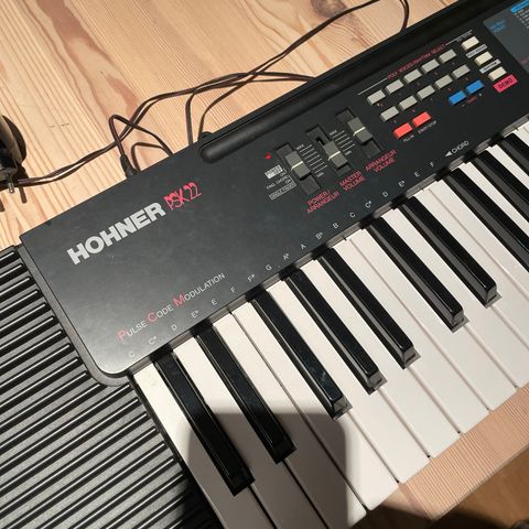 Hohner Lofi PCM synth