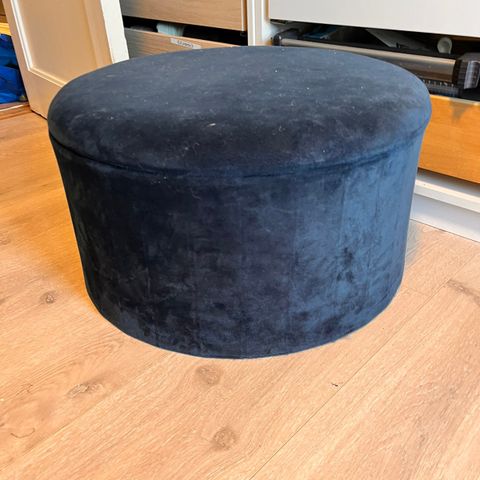 Blå velour puff