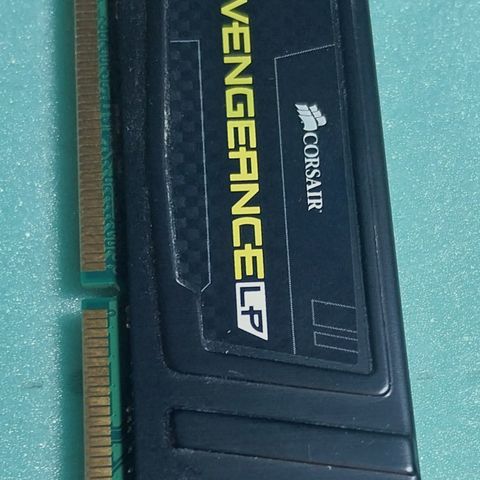 4GB Corsair Vengeance LP DDR3 RAM til salgs