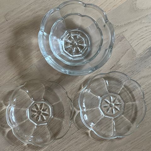 Høvik Venus vintage gamle vakre glass skåler og små fat