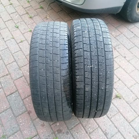 2 stk. piggfrie vinterdekk PIRELLI  ICESTORM 195/65 R15 91 Q