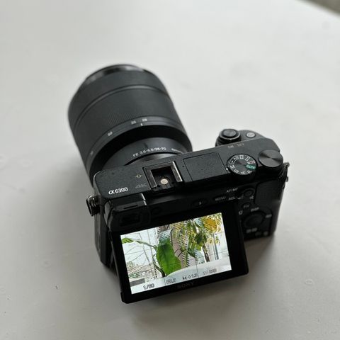 Sony a6300 med eller uten linse Sony 28-70mm f3.5-5.6