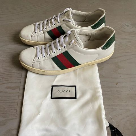 Gucci Ace Sneakers - Str. 43 - Klassiske hvite med signaturstriper