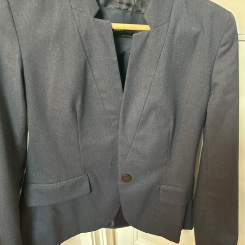 Selger 2 blazer fra Zara - samlet 100kr!