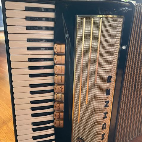 Trekkspill Hohner Pirola IVP