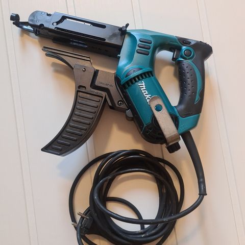 Makita skruautomat