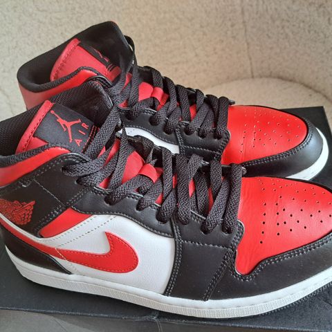 Air Jordan 1 mid