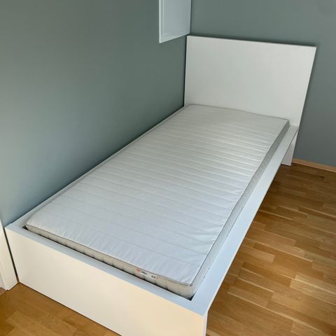 Malm enkeltseng 90x200