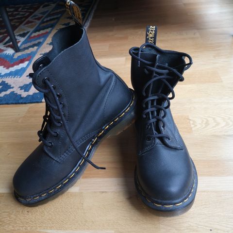 Nye Dr. Martens i mykt skinn str 40