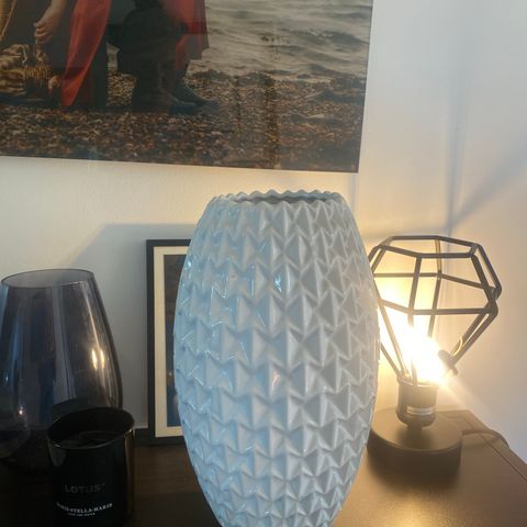 Stor hvit vase